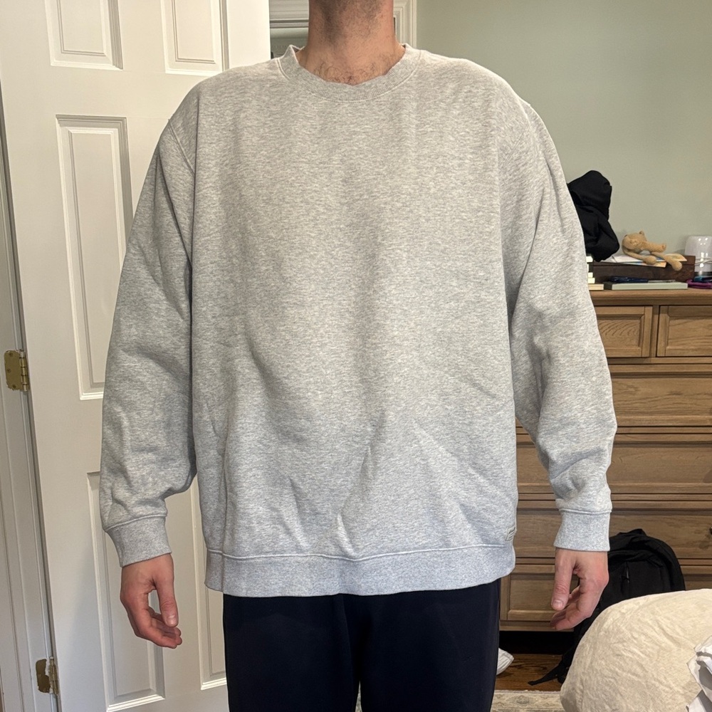 Eddie Bauer Men's Light Gray Crewneck Sweater